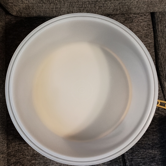 Vintage Tupperware Round Cake Carrier - Picture 11 of 15